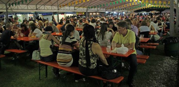 Stier am Spiess bei der Sagra di Corgnolo